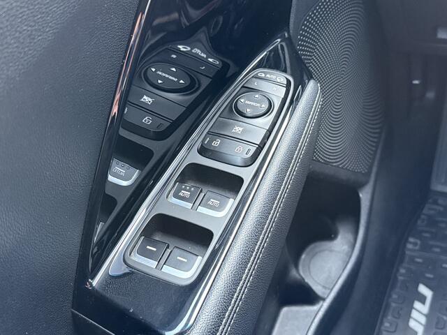 KIA Niro BWJ 2017 1.6 GDi 141 PK Hybrid ExecutiveLine AUTOMAAT | TREKHAAK | BI- XENON | CARPLAY & ANDROID | NAVI | CLIMA | CRUISE | DAB