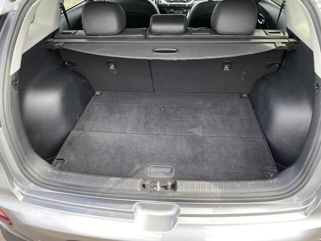 KIA Niro 1.6 GDi Hybrid DynamicLine Plus Navigatie, Achteruitrijcamera, Smart Key, Privacy glass, 18" LMV, Parkeersensoren voor + achter