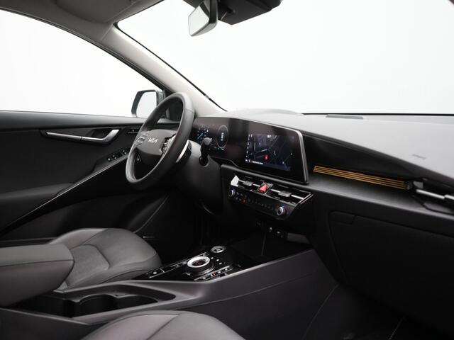 KIA Niro 1.6 GDi ExecutiveLine PHEV 182pk Dealer O.H. | Trekhaak | Adaptive Cruise | Head Up | Camera | Harman / Kardon | Lederen Sporstoelen Memory & Ventilatie | Keyless | Blis | Stoelen & Stuur Verwarmd | Apple Carplay | Navigatie | DAB | Plug In Hybrid |