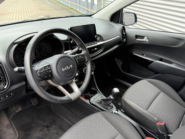 KIA PICANTO 1.0 DPi DynamicLine slechts 18.323km!! 1e eigenaar! | Camera | Airco | LM Velgen | Elekt. Ramen | Apple Carplay/Android Auto | RIJKLAARPRIJS INCL 12 MAANDEN GARANTIE EN BEURT