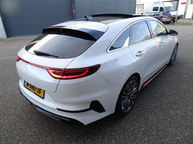 KIA PRO CEE D ProCeed 1.5 T-GDi GT-PlusLine AUTOMAAT PANORAMADAK | NAVIGATIE | SFEERVERLICHTING | STOEL/STUUR VERWARMING | DAB | ACHTERUIT RIJ CAMERA | LED PAKKET | APPLE CARPLAY | JBL GELUID INSTALATIE |