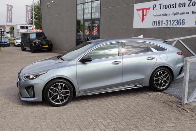 KIA PRO CEE D ProCeed 1.0 T-GDI GT-Line Nederlandse auto! Apple carplay/Achteruitrijcamera/Stoelverwarming/Stuurverwarming/Cruise control/Lane assist/Climate control/Parkeersensoren/DAB/Navigatie 2E PINKSTERDAG GEOPEND VAN 12:00 TOT 17:00 (ROTTERDAM&HELLEVOETSLUIS)