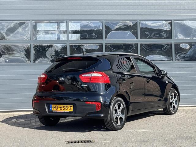 KIA RIO 1.2 CVVT COMFORTPLUSLINE NAVIGATOR I P-CAMERA I CRUISE CONTROL I 5-DEURS I ACHTERUITRIJCAMERA I AIRCONDITIONING