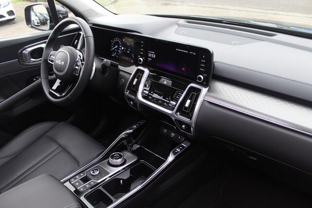 KIA SORENTO 1.6 T-GDI Plug-in Hybrid 4WD Edition 7p. 1ste Eigenaar/Panoramadak/Navigatie/Applecarplay/Bose audio/Lederen bekleding/360 Camera/Stoelverwarming voor en achter/Stuurverwarming/Stoelverkoeling/Adaptive cruise control/Laneassist/Electrische best. stoel met