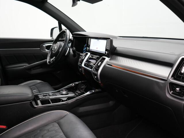 KIA SORENTO 1.6 T-GDI 4WD ExecutiveLine PHEV 265pk Dealer O.H. | Trekhaak Afn. | Panodak | Adaptive Cruise | Head Up | Luxe Lederen Comfortzetels Memory & Ventilatie | 360 Camera | Bose Sound | Stoelen & Stuur Verwarmd | Blis | Keyless | Plug In Hybrid