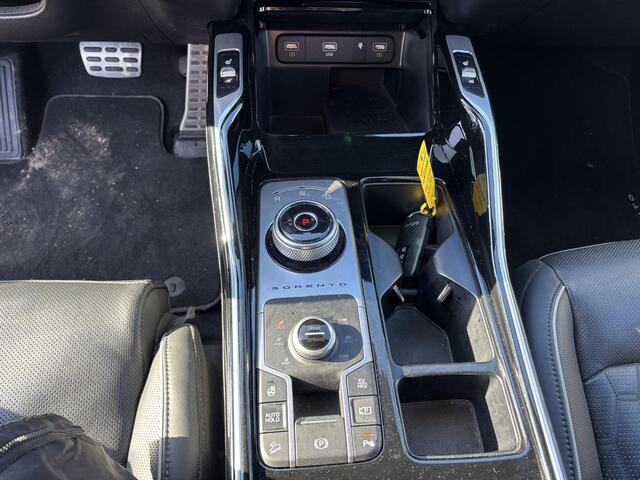 KIA SORENTO 1.6 T-GDI Plug-in Hybrid 4WD ExecutiveLine 5p. | Afneembare trekhaak | Panoramadak | 2 bandensets | Bestuurdersstoel Met Geheugen | BTW verrekenbaar | Dealer onderhouden