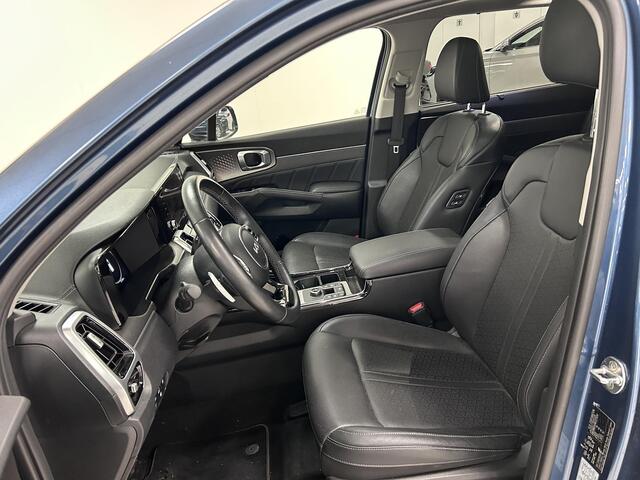 KIA SORENTO 1.6 T-GDI Plug-in Hybrid 4WD DynamicPlusLine 7p. ELEKTRISCH PANORAMADAK | SOH 97,9 % | NAVIGATIE | ACHTERUITRIJCAMERA