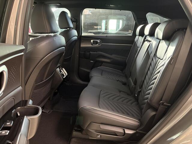 KIA SORENTO 1.6 T-GDi Plug-in Hybrid 4WD ExecutiveLine 7p. Nieuw Uit voorraad leverbaar! Direct rijden! ACTIE! excl. bij Kooijman Tiel 0344-611400