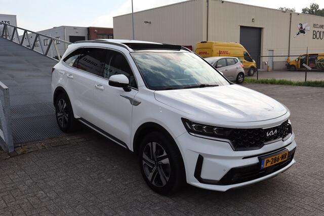 KIA SORENTO 1.6 T-GDI Plug-in Hybrid 4WD DynamicPlusLine 7 persoons! Panoramadak/Trekhaak/Apple carplay/Stoelverwarming voor en achter/Stuurverwarming/Bose audio/Adaptieve cruise control/Achteruitrijcamera/Lane assist/Elektrisch verstelbare voorstoelen/Full option! 2