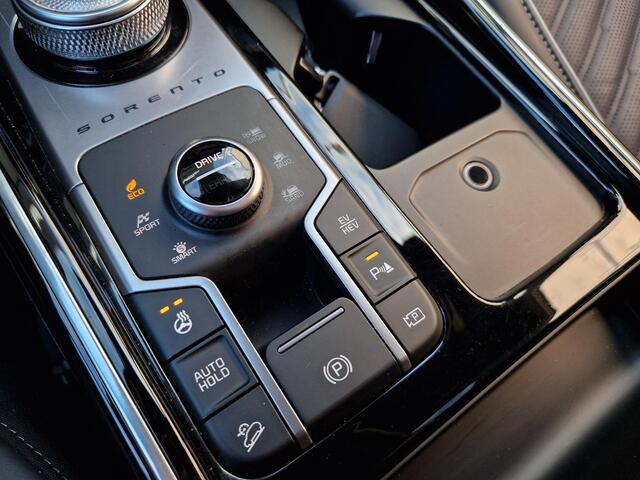 KIA SORENTO 1.6 T-GDi Plug-in Hybrid 4WD ExecutiveLine 7p | Pano | Dodehoek Camera | Massage | LED | Leder |