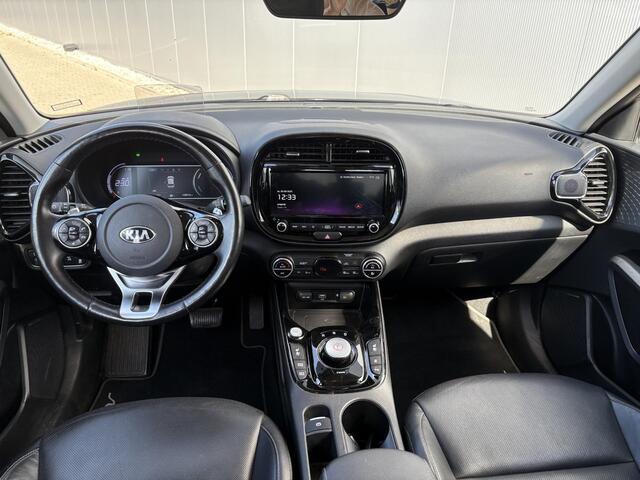 KIA SOUL e-Soul ExecutiveLine 64 kWh SOH 100% / Navigatie / Cruise Control / Head Up Display / Stoel Verkoeling & Verwarming /