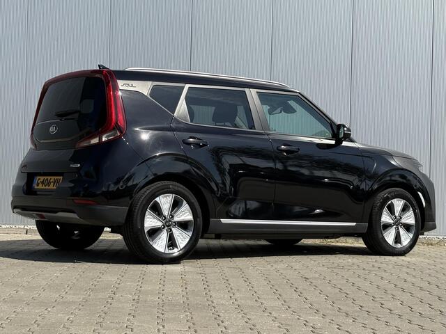 KIA SOUL e-Soul ExecutiveLine 64 kWh SOH 100% / Navigatie / Cruise Control / Head Up Display / Stoel Verkoeling & Verwarming /