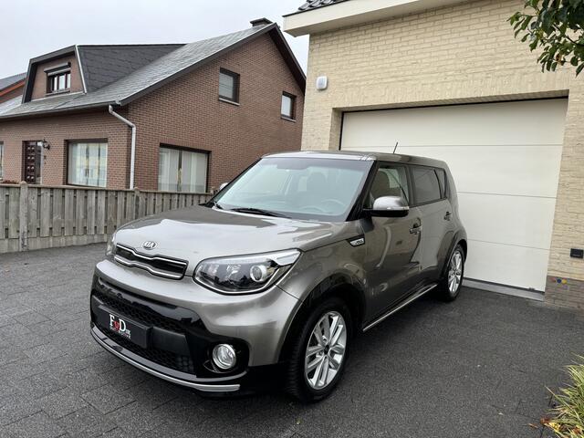 KIA SOUL 1.6 132pk DreamTeam Navi Camera Clima StuurVerwarming StoelVerwaming Led 17" Pdc