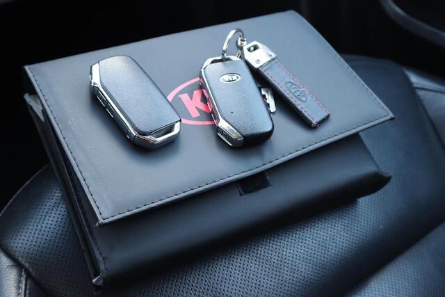 KIA SOUL e-Soul ExecutiveLine 64 kWh Navigatie, Cruise control, Camera, Voor- en achter stoelverwarming, Climate control, Trekhaak