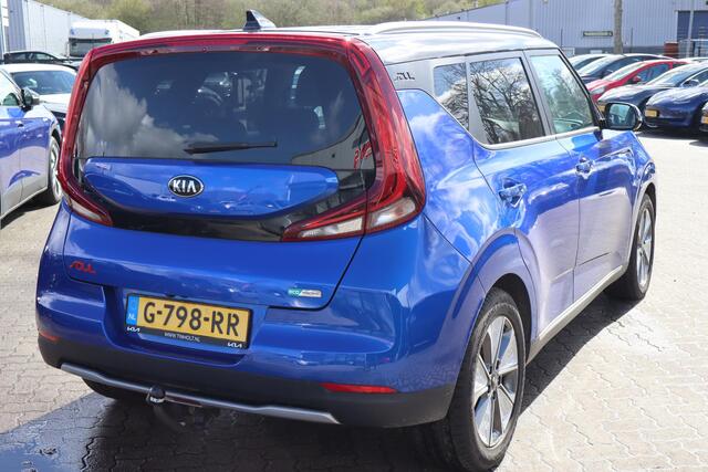 KIA SOUL e-Soul ExecutiveLine 64 kWh Navigatie, Cruise control, Camera, Voor- en achter stoelverwarming, Climate control, Trekhaak