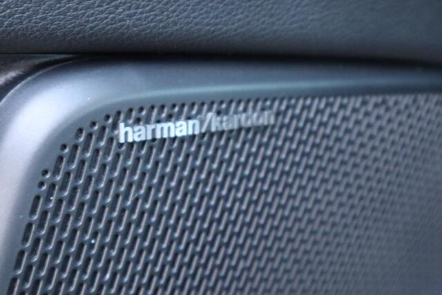 KIA SOUL e-Soul ExecutiveLine 64 kWh Navigatie, Cruise control, Camera, Voor- en achter stoelverwarming, Climate control, Trekhaak