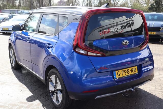 KIA SOUL e-Soul ExecutiveLine 64 kWh Navigatie, Cruise control, Camera, Voor- en achter stoelverwarming, Climate control, Trekhaak