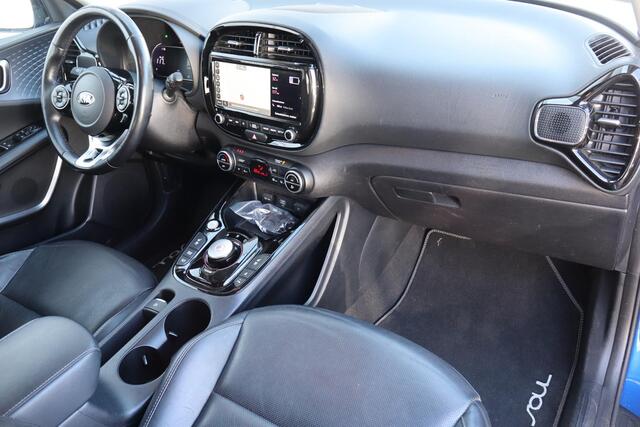 KIA SOUL e-Soul ExecutiveLine 64 kWh Navigatie, Cruise control, Camera, Voor- en achter stoelverwarming, Climate control, Trekhaak