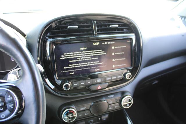KIA SOUL e-Soul ExecutiveLine 64 kWh LEDER, SCHUIFDAK, 2 LAADKABELS, STOEL- STUUR VERWARMING