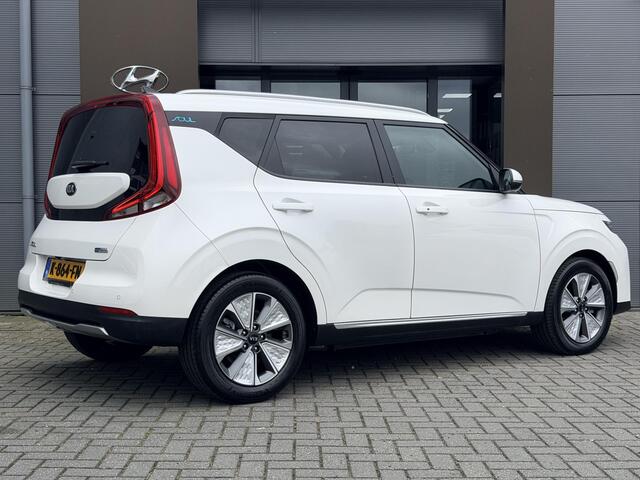 KIA SOUL e-Soul DynamicPlusLine 39.2 kWh / 276 KM WLTP / SOH 100% / Stoel- & Stuurverwarming / Achteruitrijcamera / Navigatie / LED Verlichting / 1 Fase /