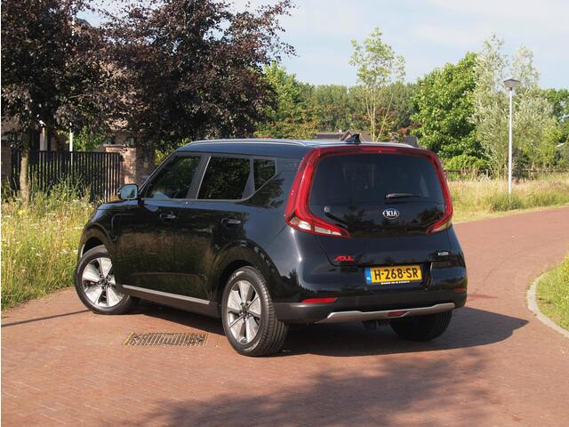 KIA SOUL e-Soul ExecutiveLine 64 kWh | Camera | Trekhaak | Harman Kardon | Head-Up Display | Apple Carplay |