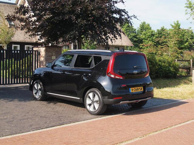 KIA SOUL e-Soul ExecutiveLine 64 kWh | Camera | Trekhaak | Harman Kardon | Head-Up Display | Apple Carplay |