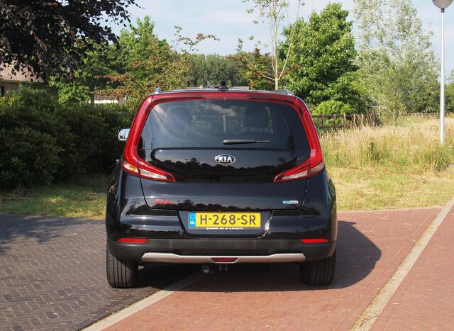 KIA SOUL e-Soul ExecutiveLine 64 kWh | Camera | Trekhaak | Harman Kardon | Head-Up Display | Apple Carplay |