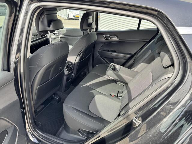 KIA SPORTAGE 1.6 T-GDi Hybrid DynamicLine NL-dealerauto | 24276km! | 230PK | Clima | Cruise | Camera |PDC | DAB+