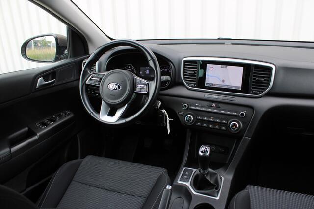 KIA SPORTAGE 1.6 GDI DynamicLine | Incl. 12 maanden Garantie | Achteruitrijcamera | Cruise control | Lane assist | Apple CarPlay/Android auto | Parkeercamera | Navigatie | Parkeersensoren | Climate Control |