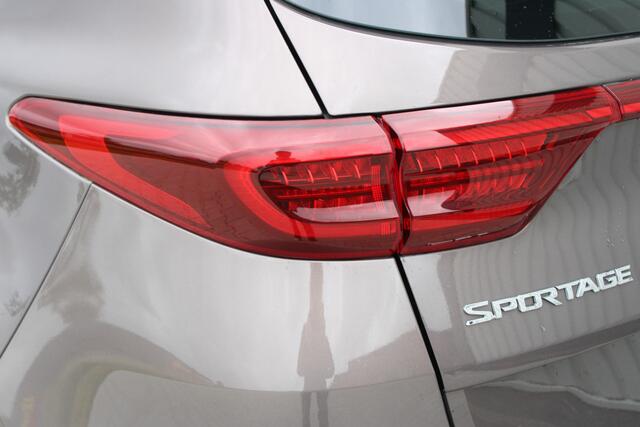 KIA SPORTAGE 1.6 GDI DynamicLine | Incl. 12 maanden Garantie | Achteruitrijcamera | Cruise control | Lane assist | Apple CarPlay/Android auto | Parkeercamera | Navigatie | Parkeersensoren | Climate Control |