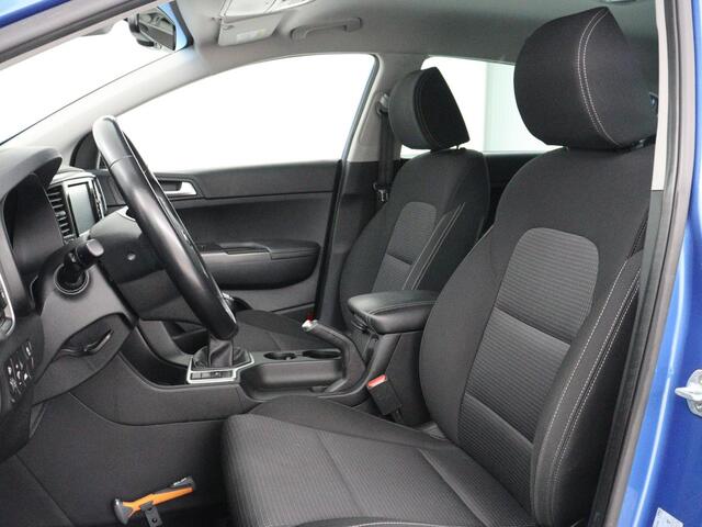 KIA SPORTAGE 1.6 GDI DynamicLine | Trekhaak | Carplay | Camera | Navigatie | Climate control | Parkeerhulp | Cruise control | Bluetooth | Getint glas | Origineel NL