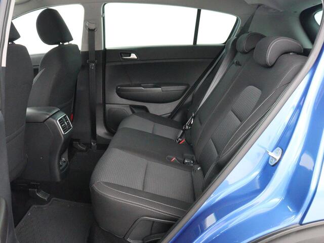 KIA SPORTAGE 1.6 GDI DynamicLine | Trekhaak | Carplay | Camera | Navigatie | Climate control | Parkeerhulp | Cruise control | Bluetooth | Getint glas | Origineel NL