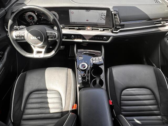 KIA SPORTAGE 1.6 T-GDi Plug-in Hybrid AWD GT-PlusLine / Dealer onderhouden / Accu SoH 100 % / 7 jaar Garantie / Facelift / Panorama schuifdak / 1.350 kg trekgewicht / Elektrische stoelen en klep / Harman Kardon Audio / Navi / Apple Carplay Android / 19"LM wielen & All