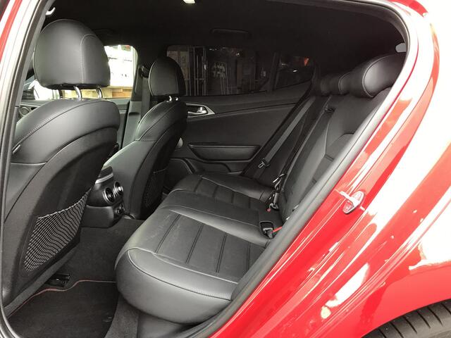 KIA Stinger 3.3 V6 T-GDI AWD GT 370PK