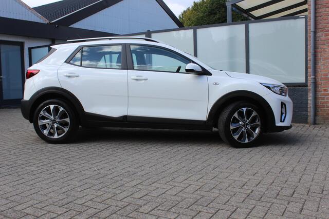 KIA Stonic 1.2 85pk 4 Cilinder, Cruise, Apple CarPlay, Navigatie, Parkeersensoren, 17"
