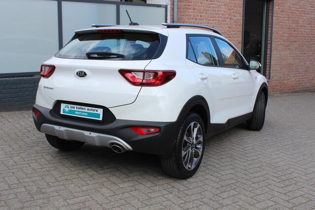 KIA Stonic 1.2 85pk 4 Cilinder, Cruise, Apple CarPlay, Navigatie, Parkeersensoren, 17"
