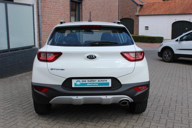 KIA Stonic 1.2 85pk 4 Cilinder, Cruise, Apple CarPlay, Navigatie, Parkeersensoren, 17"