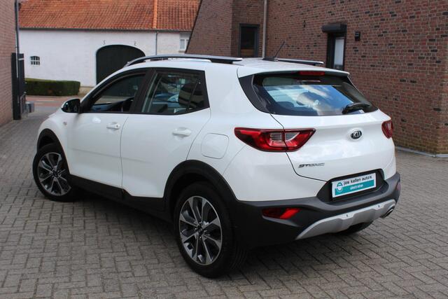 KIA Stonic 1.2 85pk 4 Cilinder, Cruise, Apple CarPlay, Navigatie, Parkeersensoren, 17"