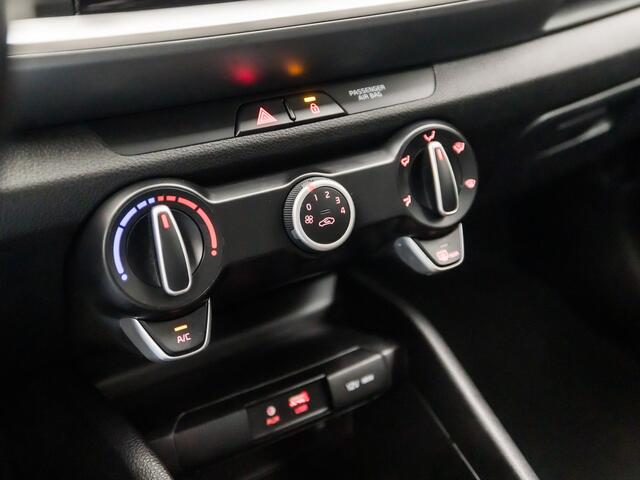 KIA Stonic 1.0 T-GDi DynamicLine (APPLE CARPLAY, NAVIGATIE, CAMERA, CRUISE, SPORTSTOELEN, PARKEERSENSOREN, LM VELGEN, NIEUWE APK, NIEUWSTAAT)