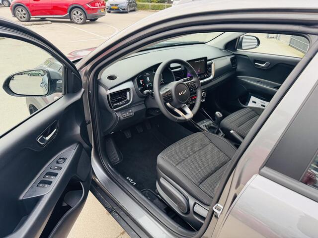 KIA Stonic 1.0 T-GDi MHEV DynamicLine Navi | Clima | Cruise | Camera | Demo auto kmstand kan iets varieeren | Informeer altijd even of de auto aanwezig is.