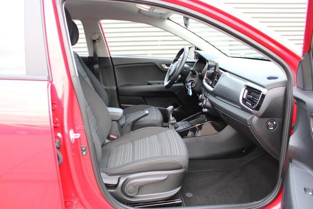 KIA Stonic 1.0 T-GDi MHEV DynamicLine Navigatie / Camera / Dakrails