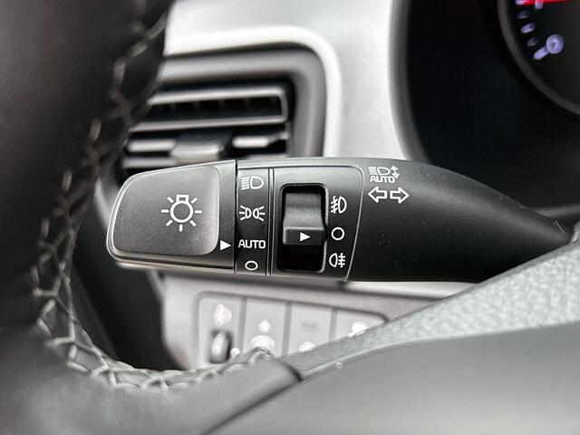 KIA Stonic 1.0 T-GDi 120pk MHEV DynamicLine Auto. Navigatie Apple Carplay/Android Auto Camera Parkeersensoren achter Cruise Control Lichtmetalen velgen Airco