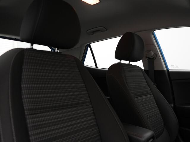 KIA Stonic 1.0 T-GDi MHEV DynamicLine 101pk Dealer O.H. | Apple Carplay | Stoelen & Stuur Verwarmd | Cruise Control | DAB | Pilot Assist |