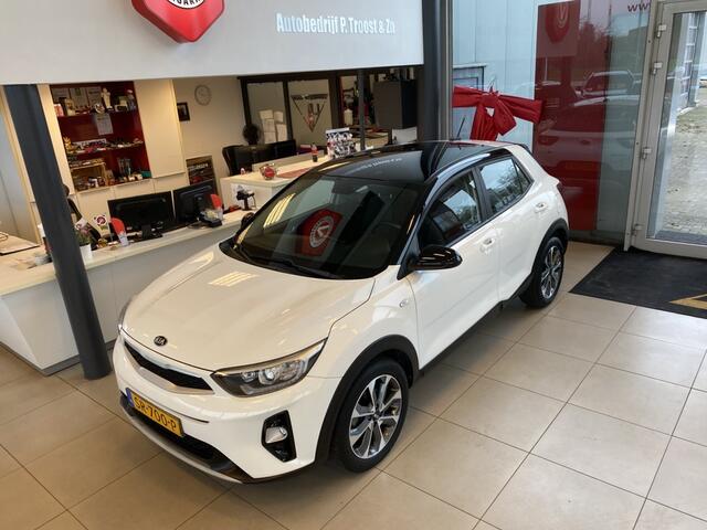 KIA Stonic 1.0 T-GDi ComfortPlusLine Navigator 120Pk !!!,1e,Eigenaar,Unieke Lage Kilometerstand,Navigatie,Achteruitrijcamera,Spraakbediening,Airco,Cruisecontrol,Parkeersensoren Achter,Aux Usb Aansluiting,Two Tone Lak,17 Inch Lmv