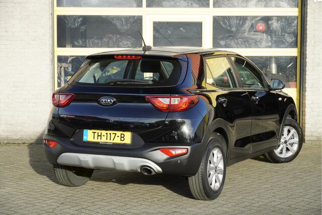 KIA Stonic 1.2 MPi ComfortPlusLine BJ2018 Lmv 15" | Led | Pdc | Navi | Achteruitrijcamera | App-Connect | Airco | Cruise control | Getint glas