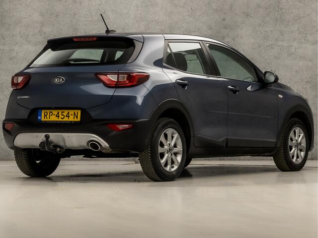 KIA Stonic 1.2 Sport (APPLE CARPLAY, NAVIGATIE, CAMERA, PARKEERSENSOREN, SPORTSTOELEN, CRUISE, LM VELGEN, TREKHAAK, NIEUWSTAAT)