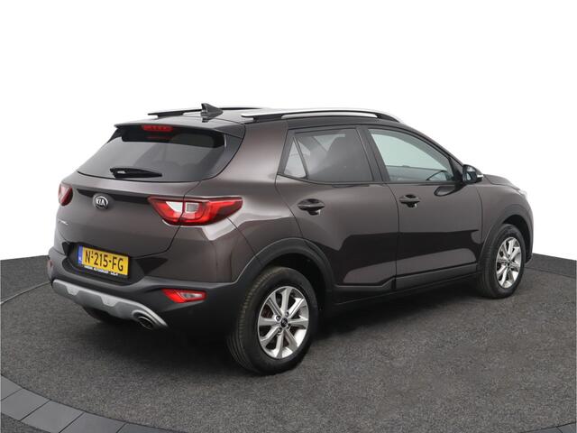 KIA Stonic 1.2 MPi EconomyLine - Climate Control - Stoel/-stuurverwarming - Navigatie- Parkeersensoren achter - Camera - 12 maanden Bovag garantie