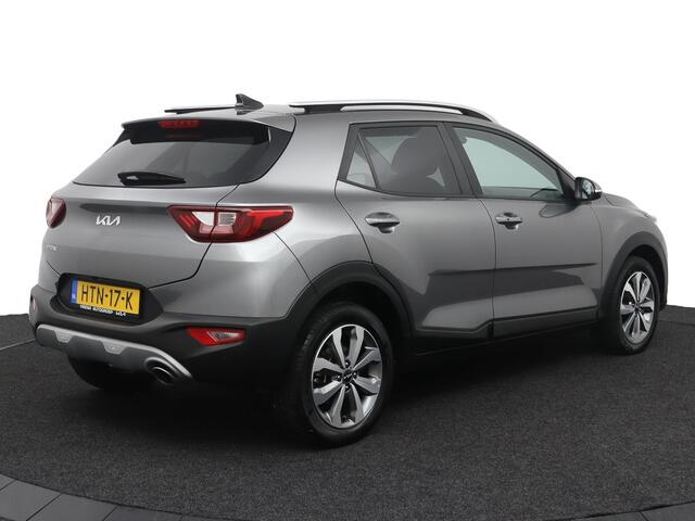 KIA Stonic 1.0 T-GDi MHEV DynamicPlusLine Automaat - Stoel / Stuurwielverwarming - Parkeersensoren - Navigatie - Airco - Cruise Control - Fabrieksgarantie tot 06-2032
