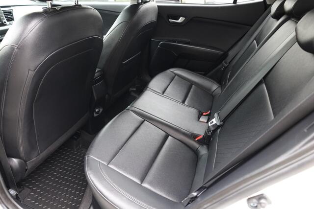 KIA Stonic 1.0 T-GDi ExecutiveLine STOEL/STUURVERW. PANO CAMERA LEER DAB LANE-ASSIST CARPLAY NAVI CRUISE CLIMA PDC 17''LMV NAP