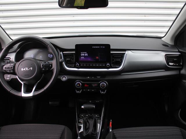 KIA Stonic 1.0 T-GDi MHEV DynamicPlusLine | Stuur-/stoelverwarming | Camera | Clima | Cruise | 16" LM | Navi | LED | Keyless |